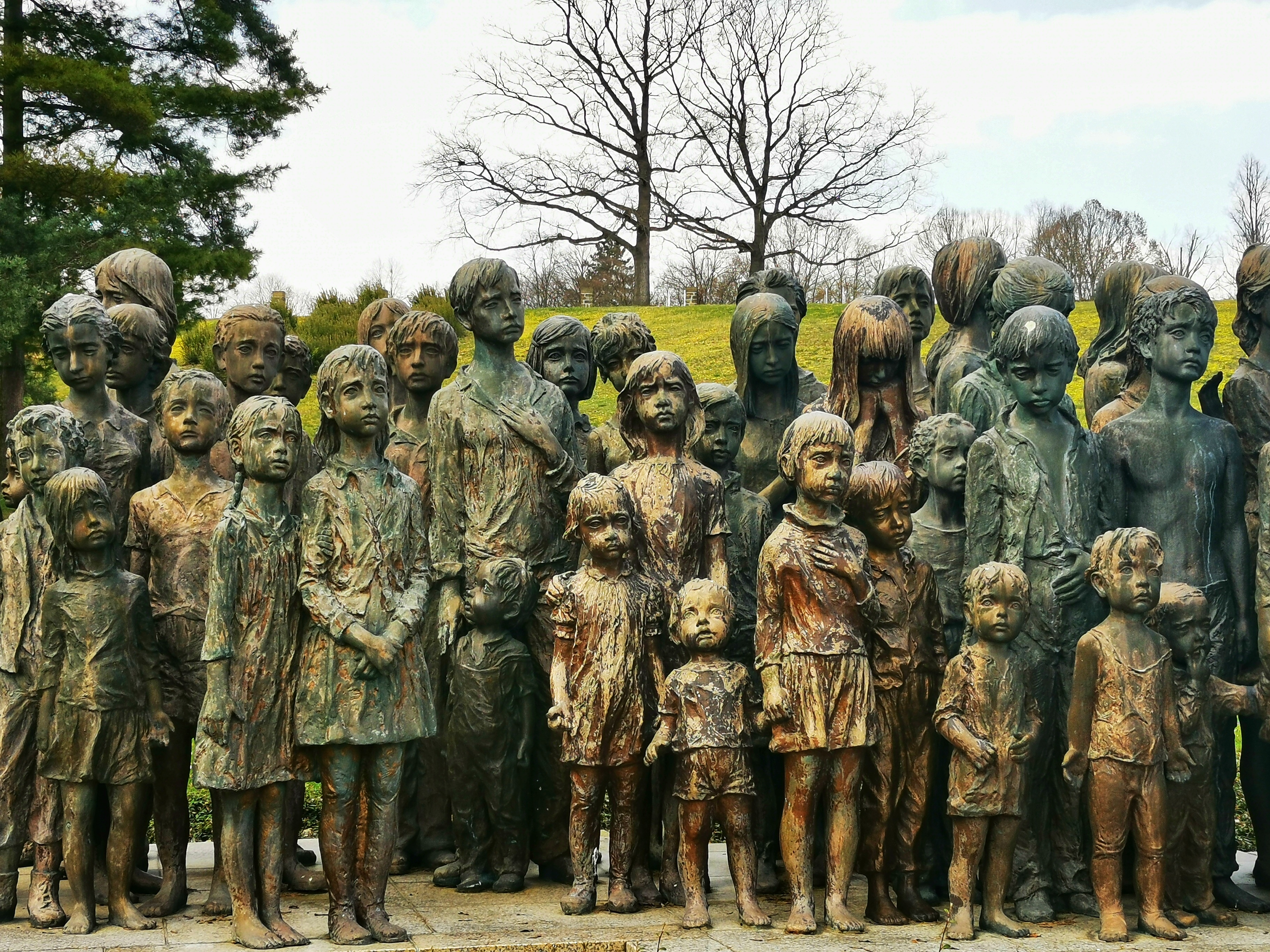 The atelier where the monument was created was meanwhile visited by tens of thousands of people from the whole world. They started collecting money so that the monument could be realized. In March 1989 the author finished her art work in plaster however she never saw any money from the collected donations.