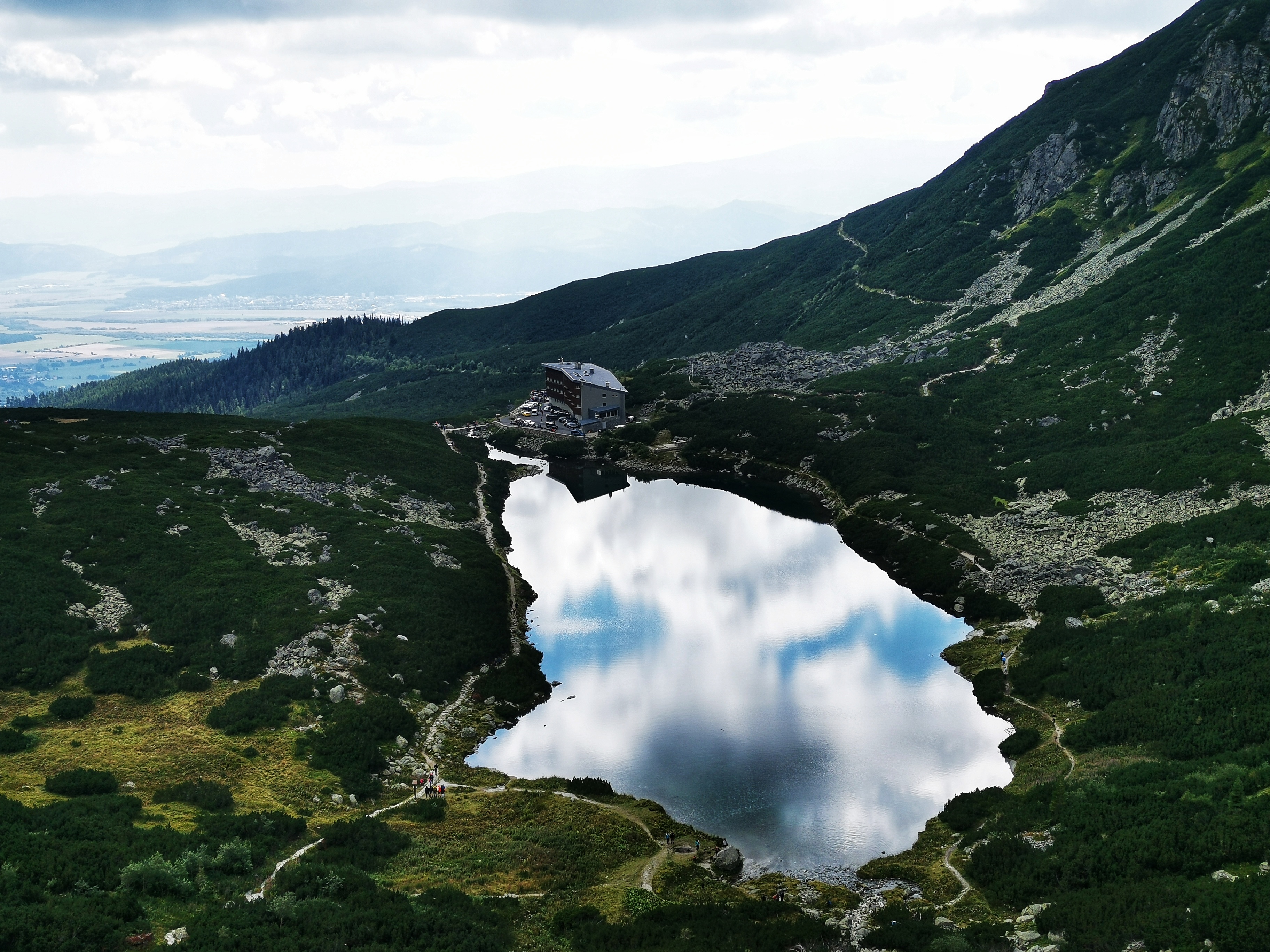 Velické pleso mountain lake and Sliezsky dom mountain cottage.