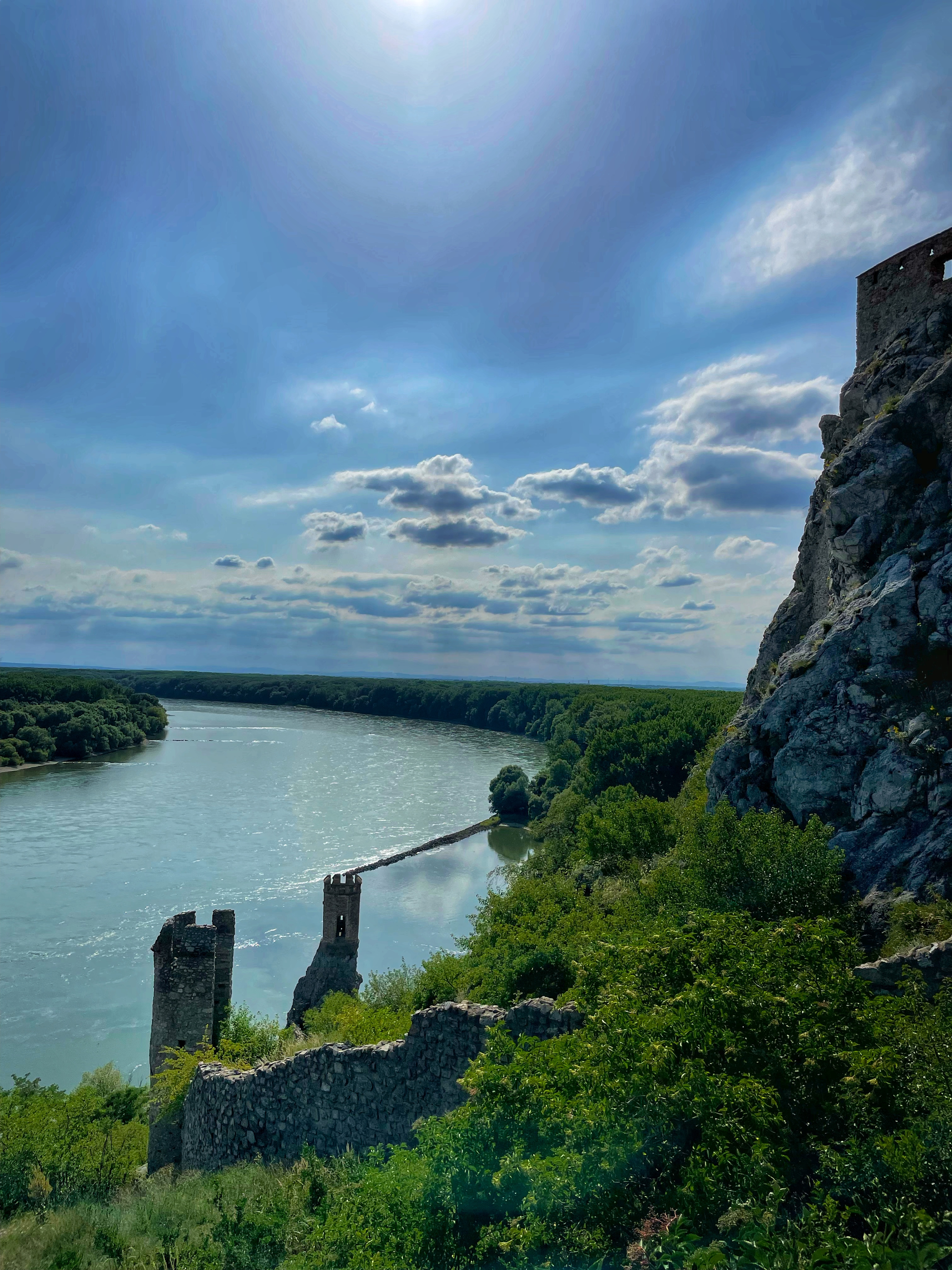 The confluence of the rivers Dunaj (Danube) and Morava.