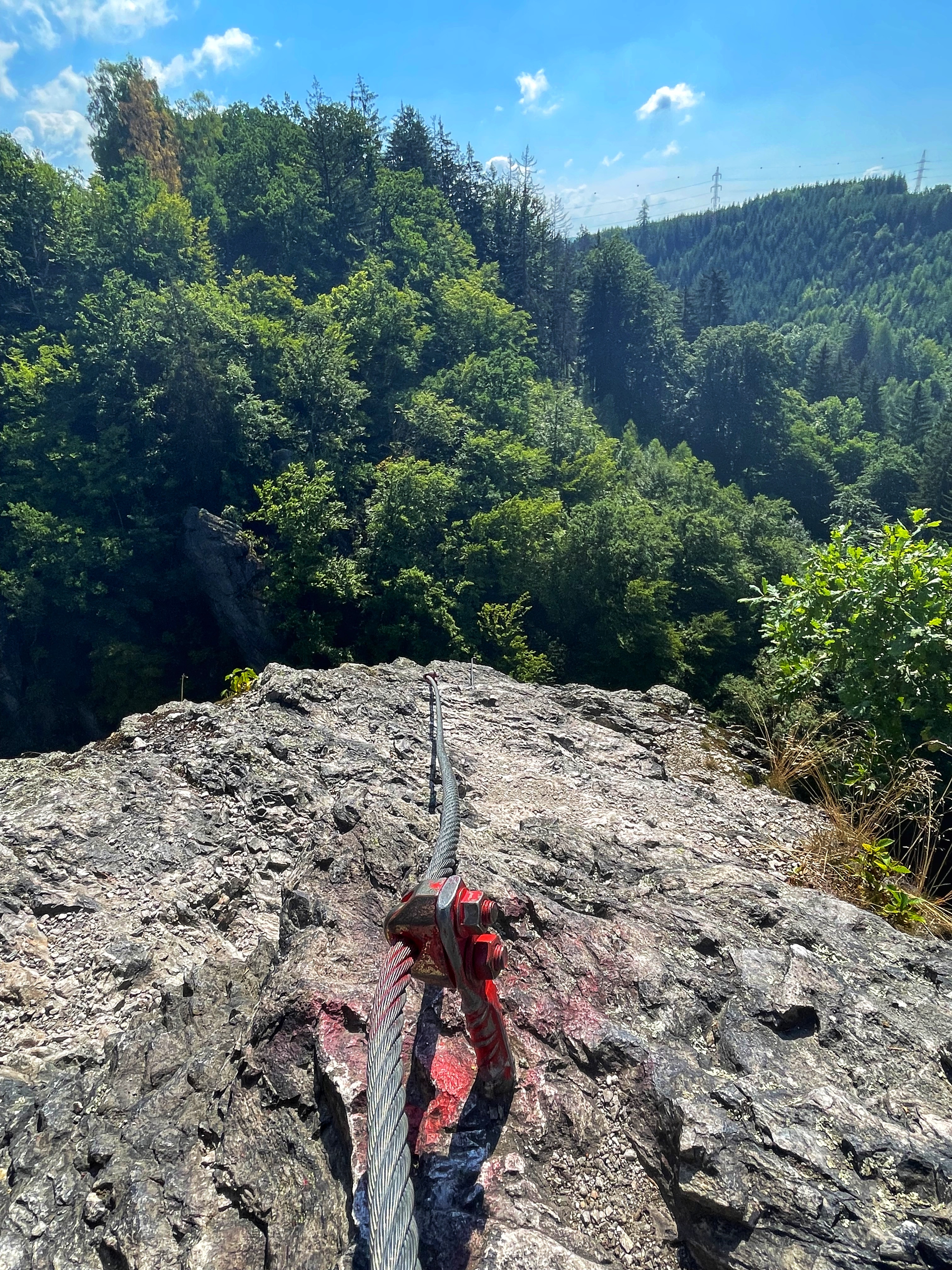 The red way – length: 110m, elevation: 70m, difficulty: C+, climbing time: 30-40 min.