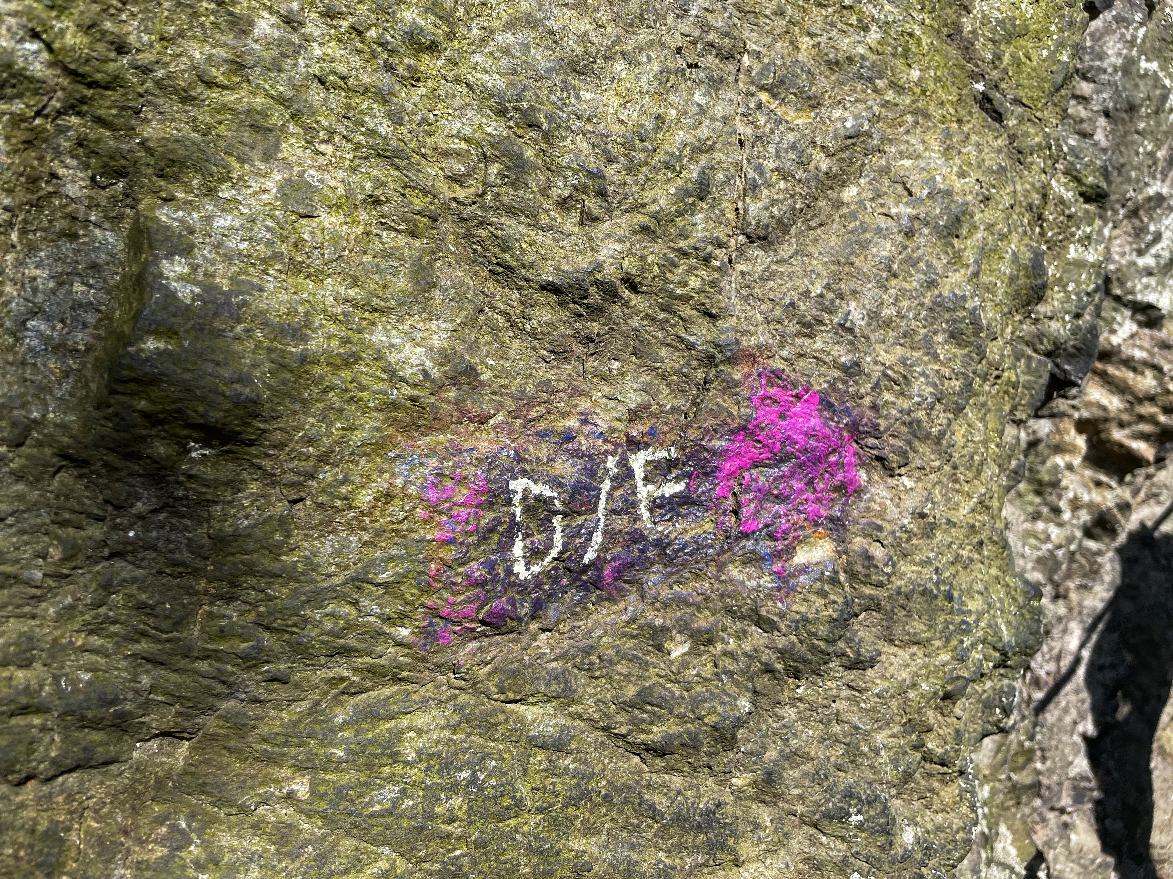 The purple way – length: 220m, elevation: 75m, difficulty: D/E, climbing time: 40-60 min.