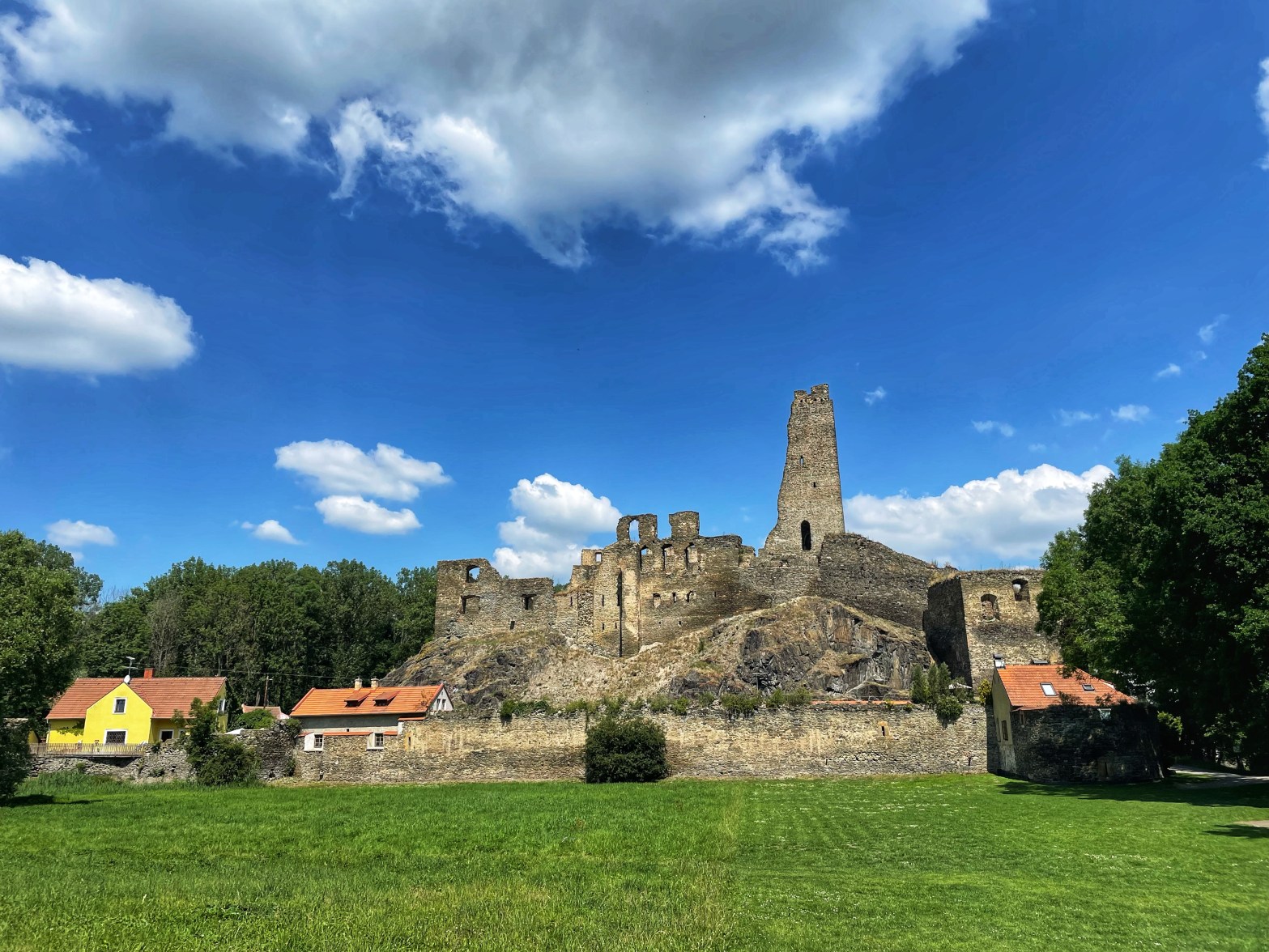 Okoř Castle